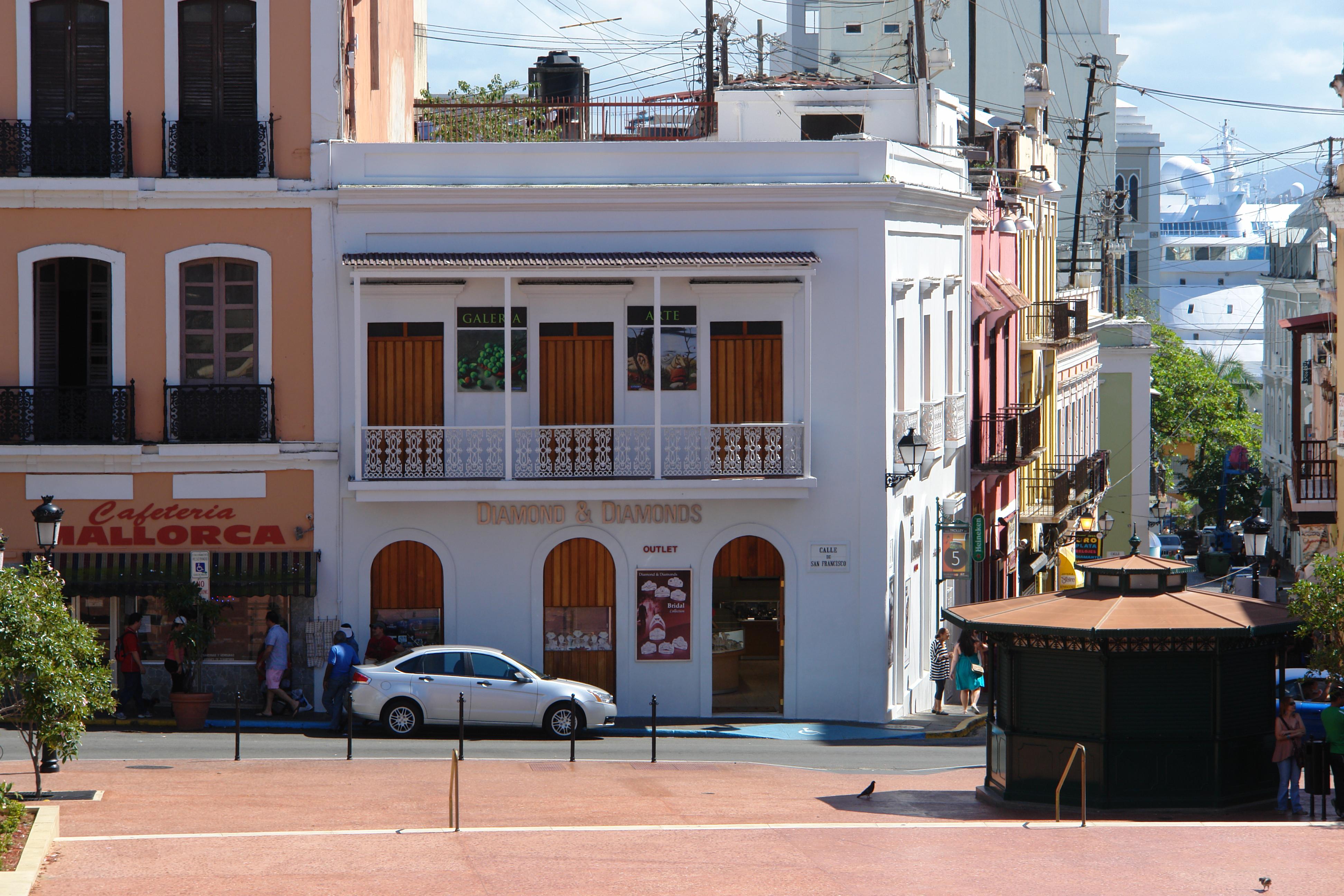 Calle de San Francisco 201 y Esquina Calle Tanca - San Juan (Viejo San Juan) - 2012 00002